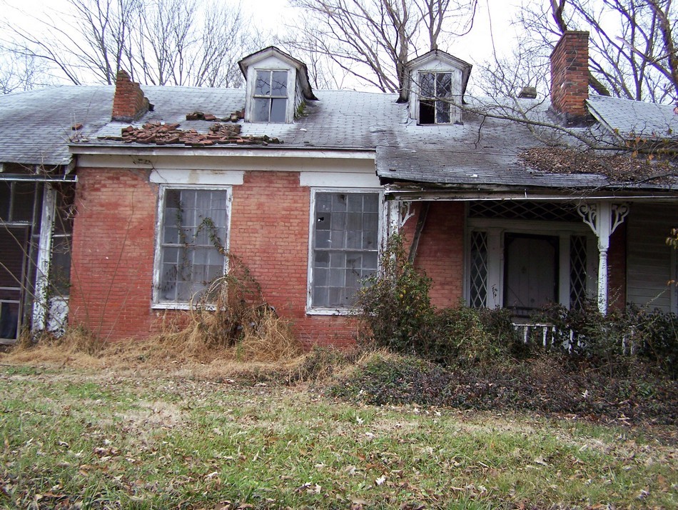 1332 Massey House, left front